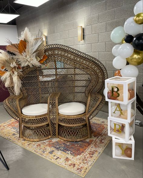 Baby Shower Sitting Area For Mom, Baby Shower Chairs For Mom And Dad, Baby Shower Mom Chair, Baby Shower Chair Ideas, Whicker Chair, Baby Shower Chair, Bohemian Baby Shower, Baby Shower Crafts, Boho Chair