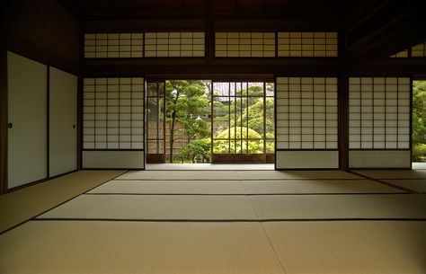 Japanese Rice Paper Walls. Shoji Sliding Doors, Japanese Dojo, Dojo Design, Japanese Sliding Doors, Shoji Doors, Lighting Study, Pintu Interior, Japanese Bedroom, Traditional Front Doors