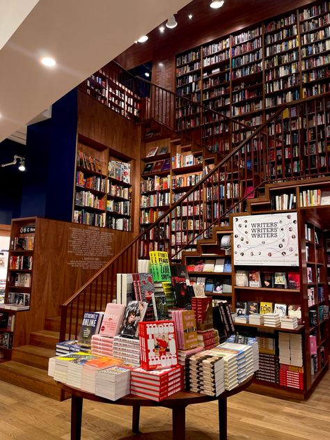 Nyc Bookstore Aesthetic, Stores Aesthetic, Nyc Bookstore, Dream Bookstore, Aesthetic Bookstore, Bookstore Owner, Cafe Library, Bookstore Ideas, Scotland Aesthetic