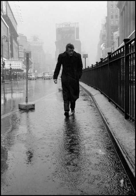 Dennis Stock, Times Square New York City, James Dean Photos, East Of Eden, Actor Studio, Actor James, Gene Kelly, Vivien Leigh, Jack Kerouac