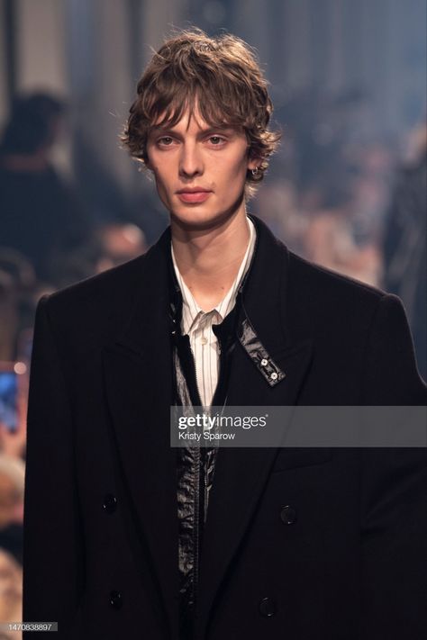 Model Haircut, Model Runway, Wavy Hair Men, Happy Wife Happy Life, Shot Hair Styles, Boy Models, Model Face, Happy Wife, Face Photo