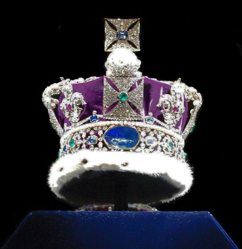 State crown of George VI.Back of the Imperial State Crown (made in 1937 with alterations in 1953) Imperial State Crown, British Monarchy, George Vi, Royal Jewelry, Crown Jewels, Traditional Jewelry, Gigi Hadid, Beautiful Horses, Windsor