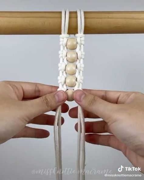 Diy Macrame Plant Hanger Tutorials, Simpul Makrame, Pola Macrame, Macrame Wall Hanging Tutorial, Macrame Plant Hanger Tutorial, Macrame Plant Hanger Patterns, Macrame Knots Tutorial, Macrame Knots Pattern, Diy Macrame Plant Hanger