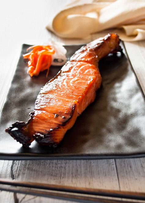 Marinating Salmon, Japanese Salmon, Marinated Salmon, Mapo Tofu, Japanese Cooking, Japanese Dishes, Grilled Salmon, Asian Cooking, Asian Dishes