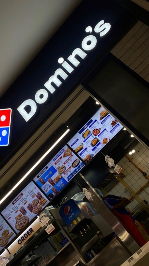 Dominos Snap Food, Domino's Pizza Snapchat Story Night, Dominos Pizza Fake Story, Pizza Aesthetic Pictures, Dominos Pizza Snap, Dominos Pizza Snapchat Story, Dominos Aesthetic, Pizza Snap Story, Dominos Pizza Aesthetic