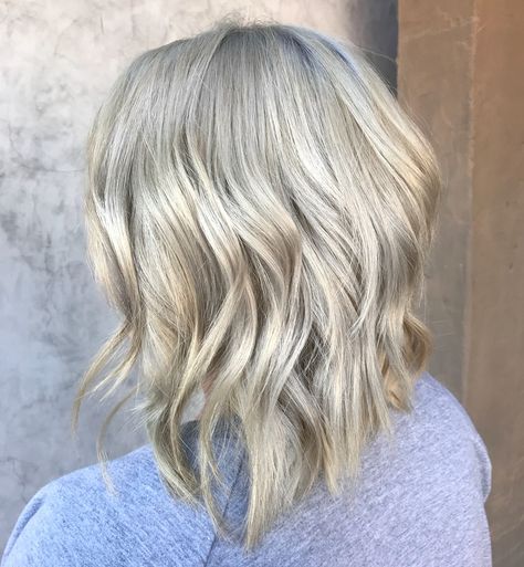 Low-Maintenance Blonde Bob with Fine Beach Waves Choppy Lob, Bob Wedding Hairstyles, Bob Haircuts For Fine Hair, Hairstyles For Fine Hair, Medium Bob, Stacked Bob Haircut, Hair Adviser, Medium Bob Hairstyles, Lob Hairstyle