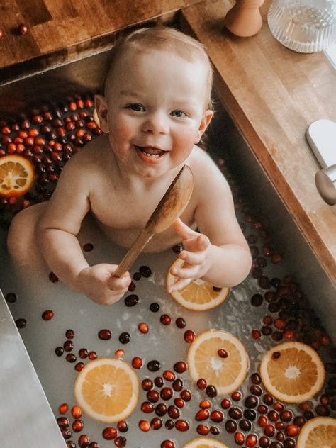 6 Month Baby Picture Ideas Boy, Baby Pictures Poses, Baby Milk Bath, Baby Christmas Photography, 6 Month Baby Picture Ideas, Bath Pictures, Milk Bath Photography, Bath Photography, Monthly Baby Pictures