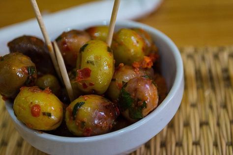 Moroccan Marinated Olives with Harissa Moroccan Side Dishes, Paprika Recipes, Harissa Recipes, Marinated Olives, Olive Salad, Olive Recipes, Greek Olives, Moroccan Food, Green Olives