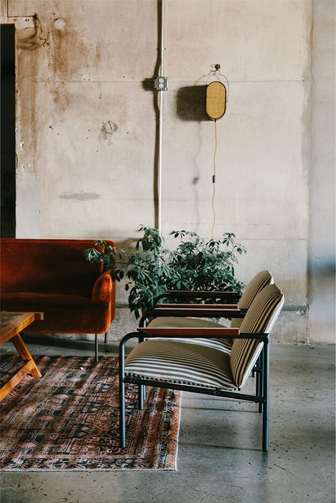 Cool Brewery Interior, Cozy Brewery, Brewery Aesthetic, Brutalist Coffee Shop, Brewery Architecture Design, Coffee House Design, Charcoal Wallpaper, Earthy Home, Barber Shop Decor