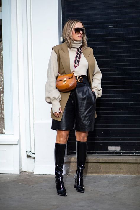 Leather Bermuda Shorts Outfit, Leather Bermuda Shorts, Bermuda Shorts Outfit, Leather Shorts Outfit, Cozy Winter Fashion, London Fashion Week Street Style, London Fashion Weeks, Shorts Outfit, Fashion Capsule