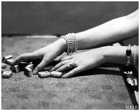 Photo Edward Steichen - Vogue Condé Nast, January 1925 Steichen Photography, Peter Lik, Edward Steichen, Diane Arbus, Cindy Sherman, Alfred Stieglitz, Conde Nast, Art Deco Jewelry, Magazine Art