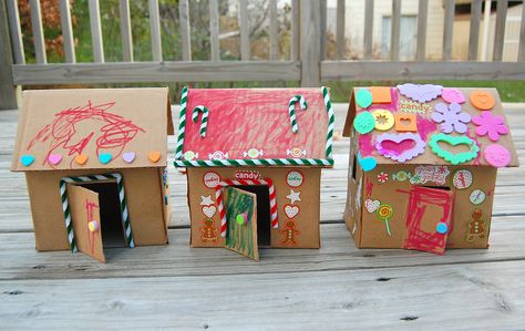 cardboard gingerbread houses Cardboard Gingerbread, Tissue Box Crafts, Gingerbread House Craft, Cardboard Gingerbread House, Diy Christmas Crackers, Gingerbread House Template, Cardboard Houses, Ikat Bag, Houses Christmas