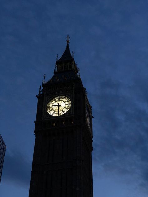 London Blue Aesthetic, Blue London Aesthetic, Notion 2024, London Downtown, I Fancy You, London Dreams, London Baby, European City, London Aesthetic