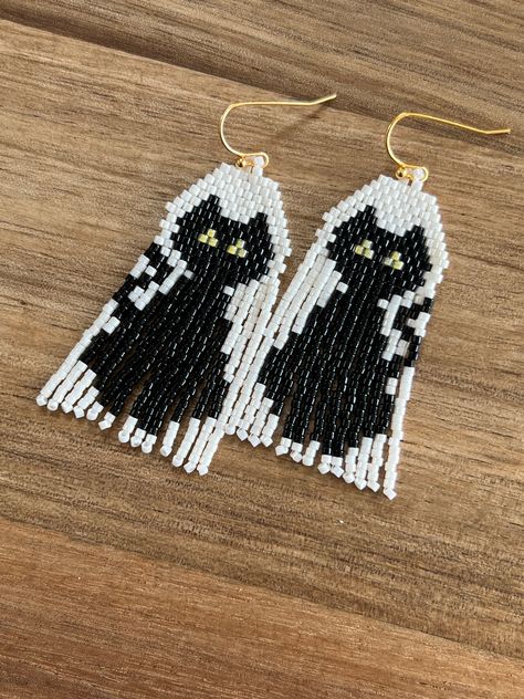 Beaded Black Cat Earrings, Halloween Delica Earrings, Ghost Beaded Earrings, Halloween Seed Bead Earrings, Halloween Jewelry Diy Ideas, Seed Bead Earrings Diy, Beaded Halloween Earrings, Halloween Beaded Earrings, Halloween Earrings Beaded