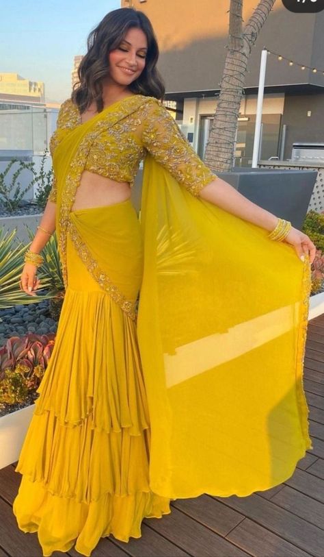 Sharara Saree Designs, Haldi Dress Outfits, Bridal Heavy Blouse Designs, Latest Haldi Outfits For Sister, Yellow Saree For Haldi Bride, Unique Haldi Outfits For Bride Sister, Sharara Saree Style, Haldi Blouse Design For Bride, Haldi Dresses For Women