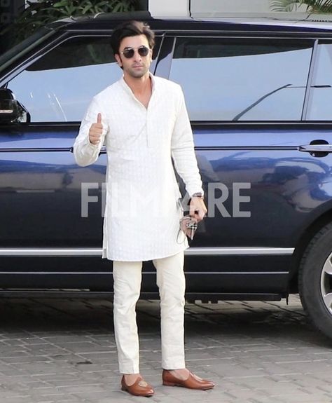 White Chicken Kurta For Men, White Kurta Designs For Men, Trendy Kurta For Men, White Kurta Pajama Men, White Kurta Men, Men Shawl, Mens Traditional Wear, Mens Indian Wear, Boys Kurta Design