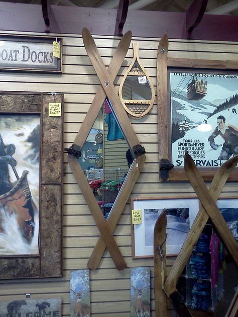 Saw this at a store in McHenry, Maryland. A wall mirror made out of old wooden skis. Antique Ideas, Recycled Stuff, Old Skis, Ski Condo, Reuse Ideas, Ski Lodge Decor, Vintage Sled, Ski Decor, Ski Equipment