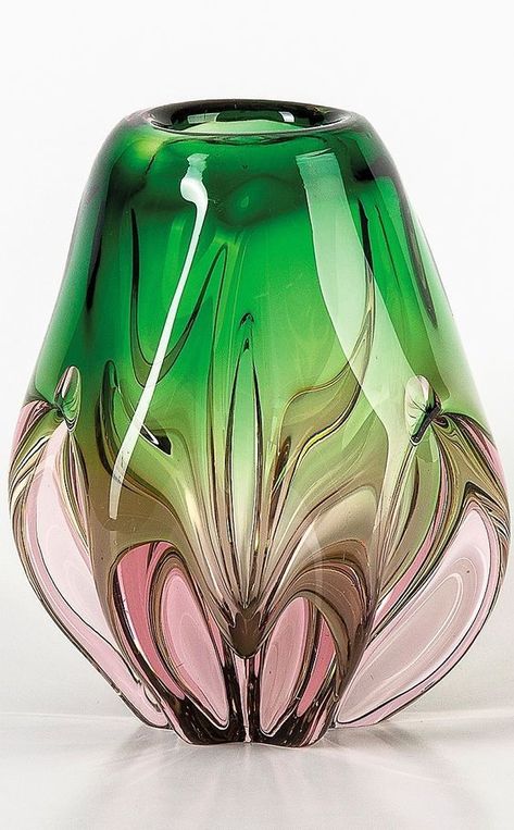 Josef Hospodka, Bordados Tambour, Perfume Bottle Design, Art Of Glass, Colored Glassware, Blown Glass Art, Glass Artwork, Gorgeous Glass, Art Glass Vase