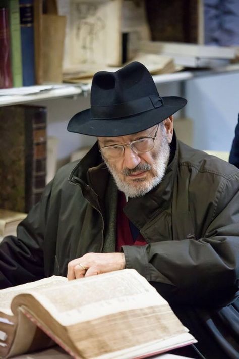 Umberto Eco, Writers And Poets, The Orator, Book Writer, Philosophers, Favorite Authors, Screenwriting, Book Authors, Old Man