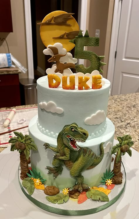 Dinosaur Cakes For Boys, Dino Birthday Cake, Dinosaur Cakes, T Rex Cake, Festa Jurassic Park, Jurassic Park Birthday Party, Dinosaur Birthday Theme, Jurassic Park Birthday, Sharp Claws