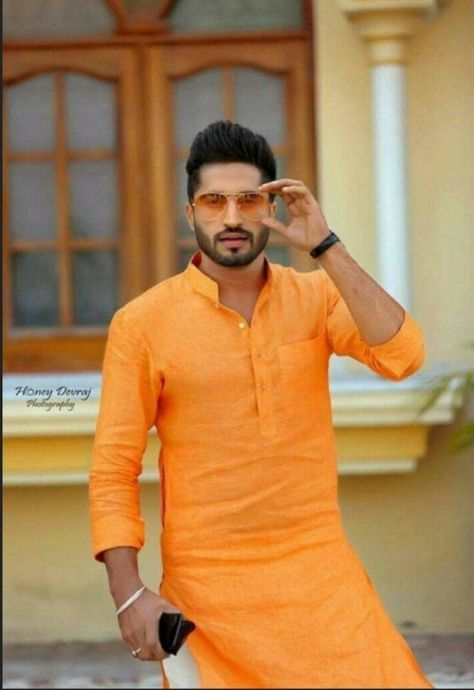 Punjabi Kurta Pajama Men, Traditional Kurta, Design Kurta, Boys Kurta Design, Kurta Pajama Men, Indian Groom Wear, Gents Kurta Design, Gents Kurta, Kurta Men