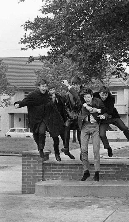 The Beatles with Gerry Marsden ( Gerry and the Pacemakers ) Beatles Quotes, Gerry And The Pacemakers, Beatles Rare, The Quarrymen, Beatles George, Beatles Love, Beatles Music, Beatles Photos, John Lennon Beatles