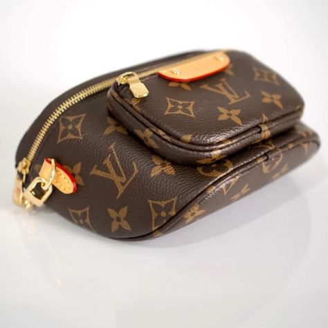 The best hands free compact bag ever #lvbumbag 🤎 for sale online www.vintage-united.com✔️ - LV Mini Bumbag Monogram Canvas, GHW/Authentic /Brand new/Full set/€.,info👉via Webshop link in bio or DM . . . #Authenticonly #luxuryfashion #prelovedfashion #vintagefashion #affordableluxury #luxuryconsignment #vintageunited #louisvuittonforsale Lv Mini Bumbag, Luxury Brown Cosmetic Bag, Louis Vuitton Mini Bumbag, High-end Brown Pouch Bag, Louis Vuitton Empreinte Bumbag, Compact Bag, Affordable Luxury, Hands Free, Consignment Shops