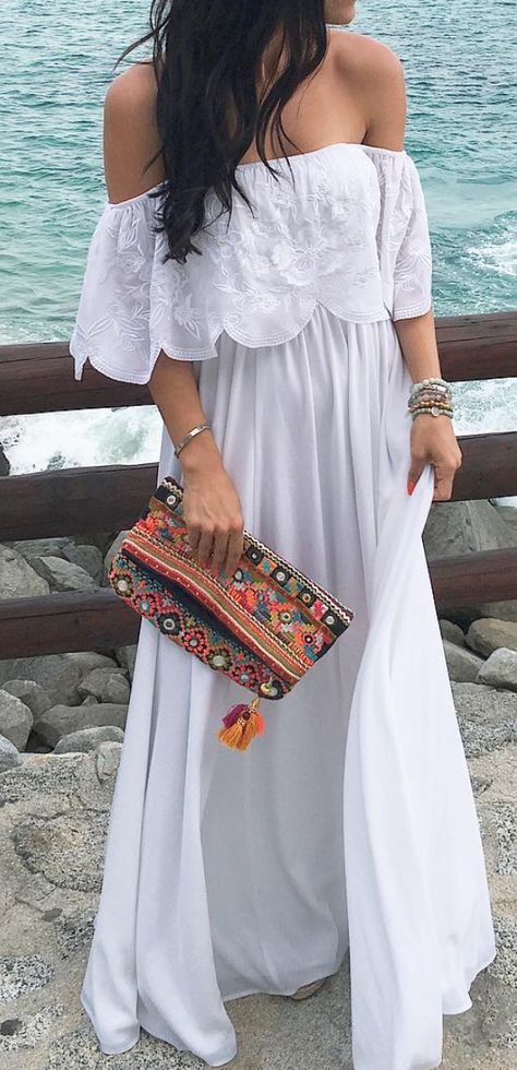 Off shoulder maxi Más Off The Shoulder Maxi Dress Summer, Knit Clutch, Look Hippie Chic, Gift Stores, Chanel Lipstick, Hawaii Dress, Solid Maxi Dress, Beach Holiday Dresses, Bohemian Dresses