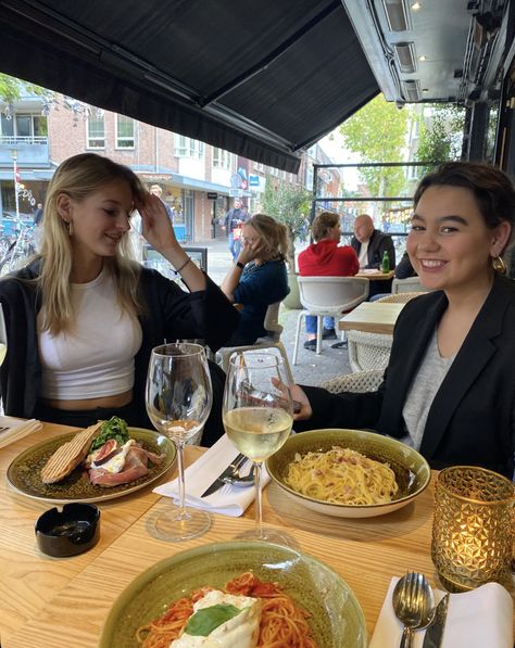 #food #pasta #lunchdate #aesthetic #girlstrip #friends Lunch Date With Friends Aesthetic, Lunch Date With Friends, Friends Cafe, Lunch With Friends, Food Pasta, Lunch Date, Spring Break, Girls Trip, Pasta