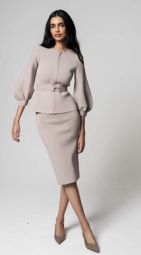 Structured Womens Clothing, Lawyer Clothes Women, Working Woman Outfit, Skirt Suits For Women, Scanlan Theodore, Womens Suits Business, Office Chic, Womens Dress Suits, Traje Casual