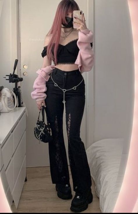 Pink And Black Outfits For Women, Cute Pink And Black Outfits, Black Pink Style Outfit, Cute Outfits Kawaii Black, Pink Outfits Alternative, Pink And Black Winter Outfit, Black And Pink Aesthetic Outfit, Pink And Black Outfit Aesthetic, Arcade Fit