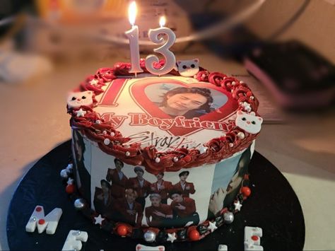 #Hyunjin #Straykids #Cake #Birthday #BirthdayCake #Simple #Easy #Jiniret #Cute Hyunjin Birthday Cake, Txt Birthday Cakes, Kpop Idol Birthday Cake, Han Birthday Cake, Straykids Birthday Cake, Kpop Cake Design, Stray Kids Birthday Party Ideas, K Pop Birthday Cake Ideas, Stray Kids Birthday Cake