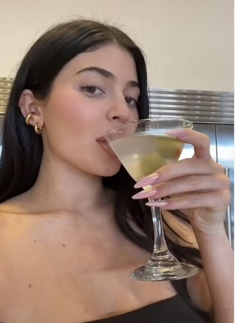 Kylie Jenner Jewelry, Kylie Jenner Rings, Kylie Jenenr, Kylie Jenner Ear Piercings, Kylie Jenner's Tattoos, Kylie Jenner Piercings, Ear Piercings Conch, Kim And Kylie, Kylie Nails