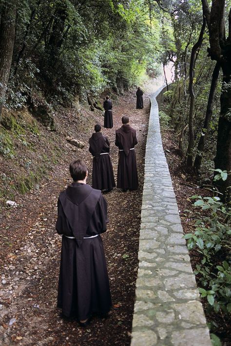 Consecrated Life, Monastic Life, Steve Mccurry, Francis Of Assisi, San Francesco, St Francis, Roman Catholic, Catholic Faith, Catholic Church