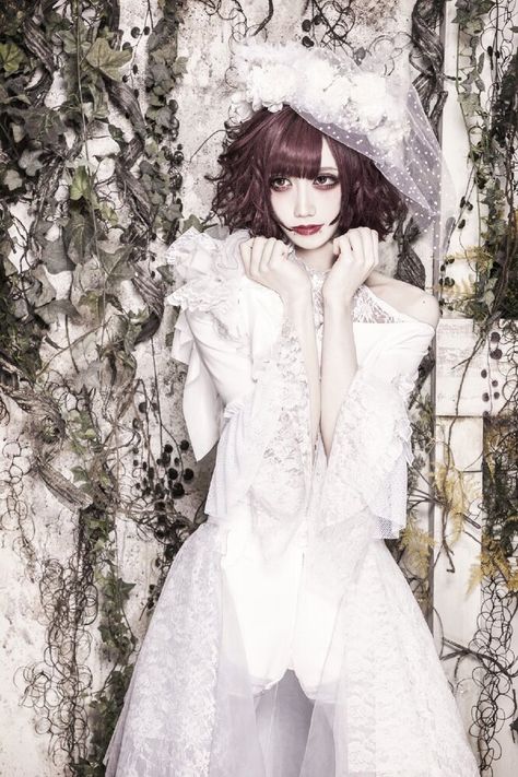 Kei Outfits, Kei Aesthetic, Visual Kei Makeup, Nose Drawing, Doll Aesthetic, Character Design Male, Pose Reference Photo, Gothic Lolita, Visual Kei