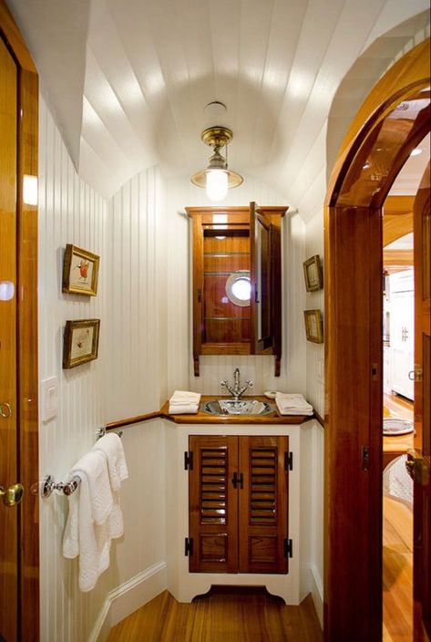 Ideas De Piscina, Boat Interior Design, Guest Bedroom Remodel, Sailboat Interior, Small Bedroom Remodel, Bedroom Remodel, Wall Bathroom, Ocean House, Boat Interior