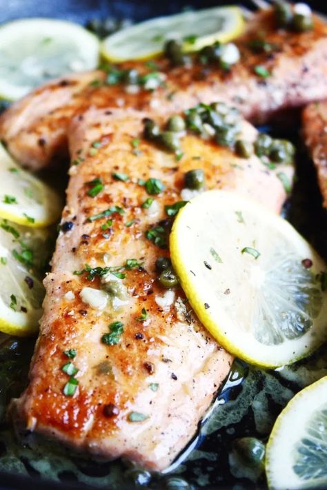 Salmon With Capers, Salmon Recipe Pan, Salmon Capers, Salmon Recipes Oven, Baked Salmon Lemon, Salmon Vegetables, Salmon With Lemon, Capers Recipe, Lemon Caper Sauce