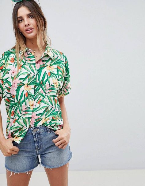 The Top "Ugly" Autumn Fashion Trends We're Here For | Who What Wear UK Trainers Outfit, Autumn Trends, Outfit Primavera, Shirt Girl, Aloha Shirt, Fall Fashion Trends, Girl Style, Shirts For Girls, Floral Tops