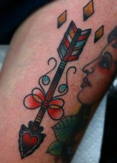 Aaa Tattoo, Heart Arrow Tattoo, Thigh Tat, Tattoo Old School, Old School Style, Traditional Ink, Traditional Tattoo Design, Arrow Tattoo, Arrow Tattoos