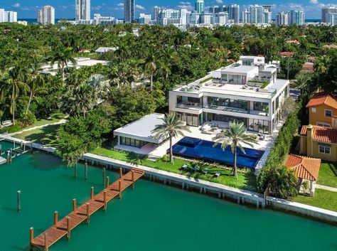 Ultra-Luxe $32 Million Mega-Mansion on Miami Beach Modern Home on Dwell Miami Beach Mansion, Miami Mansion, Mega Mansions, Miami Houses, Miami Real Estate, Modern Mansion, Beach Modern, Luxury Homes Dream Houses, Modern Exterior