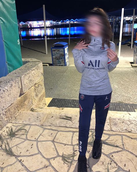 Psg Tracksuit Drip, Psg Outfit Women, Psg Tracksuit Women, Psg Jersey Outfit, Psg Outfit, Roadman Girl, Marseille Drip, Tracksuit Aesthetic, Psg Tracksuit