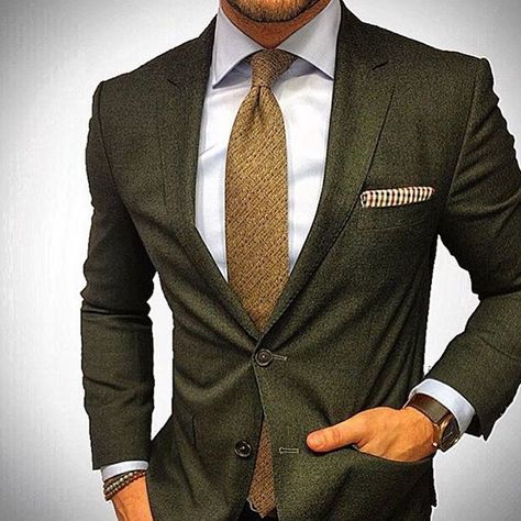 & @menwithstreetstyle Suit Guide, Designer Suits For Men, Green Suit, Dapper Men, Fashion Suits For Men, Mens Fashion Suits, Gentleman Style, Suit Fashion, Suit And Tie