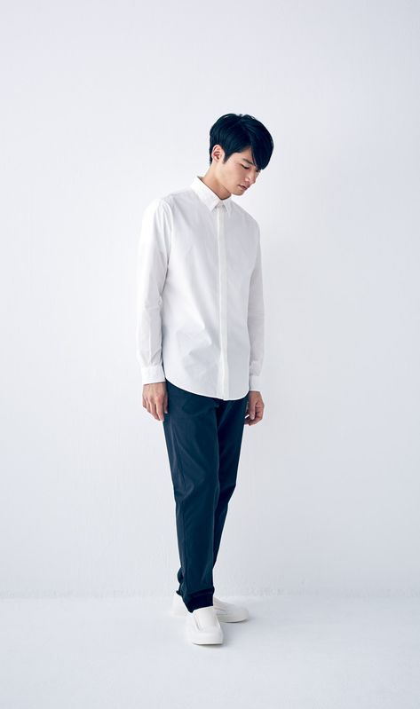 MUJI // pin: @yuriiruy Muji Outfit Men, Muji Men Style, Persona Png, Muji Fashion, Street Style Minimalist, Muji Style, Nerd Outfits, Minimalist Fashion Men, Mens Fashion Work