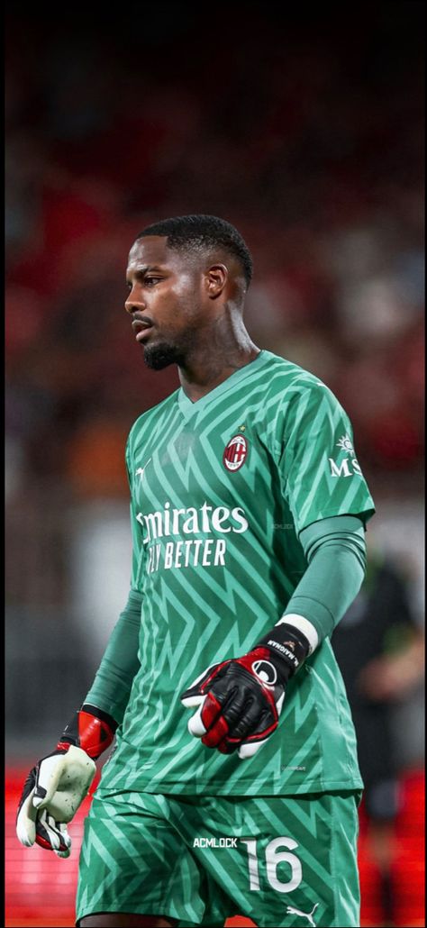 Mike Maignan Milan, Mike Maignan Wallpaper, Gk Wallpaper, Goalkeeper Wallpaper, Mike Maignan, Milan Wallpaper, Ronaldo Videos, Goalkeeper Gloves, Soccer Pictures