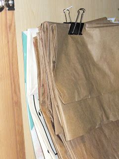 Unintended Housewife: Organizing Paper Bags Paper Bag Organization, How To Store Paper Bags, Paper Bag Storage Ideas, Reusable Grocery Bags Storage, Broom Closet Organizer, Paper Bag Storage, Bag Storage Ideas, Homemade Closet, Organize Tips