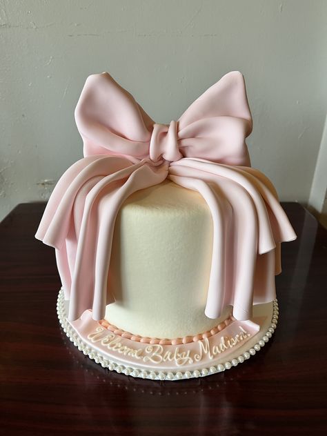 28th Birthday Cake, Girly Birthday Cakes, Pink Baby Shower Cake, Girly Birthday Party, Bow Baby Shower, Bow Cakes, Baby Shower Cakes Girl, Cute Birthday Ideas, Bday Party Theme