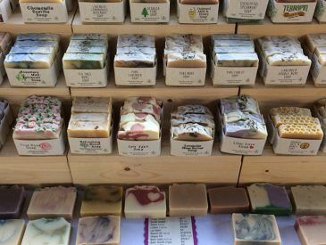 How To Interview, Lilin Aroma, Soap Studio, Tips For Small Businesses, Easy Soap Recipes, Soap Queen, Lavender Crafts, Săpunuri Handmade, Soap Display