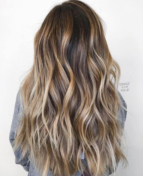 Dirty Blonde Hair Ideas, Dirty Blonde Hair Color Ideas, Natural Dark Hair, Long Hair Highlights, Petite Blonde, Blonde Hair Ideas, Chunky Highlights, Blonde Roots, Dirty Blonde Hair