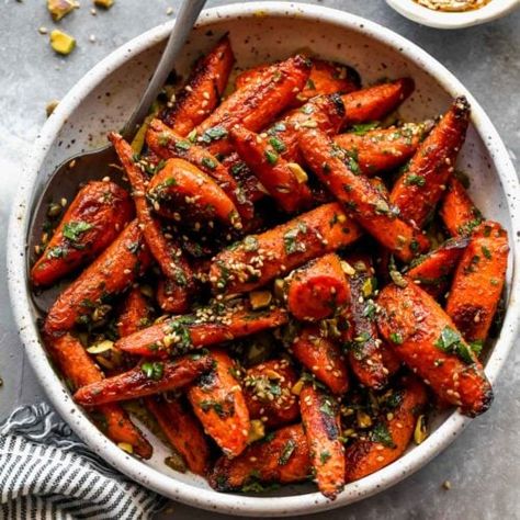 Coriander-Roasted Carrots with Parsley and Pistachios - Dishing Out Health Dishing Out Health, Veggie Side Dish Recipes, Vegan Meatloaf, Roasted Carrots Recipe, Vegetarian Bbq, Cubed Sweet Potatoes, Maple Mustard, Roasted Vegetable Recipes, Herb Sauce