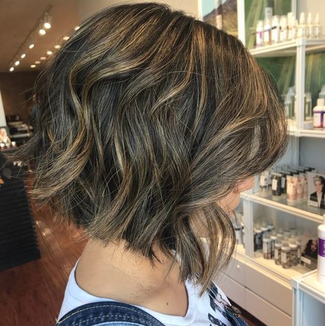 27 Must-Have Hairstyles for Thinning Hair Hair Styles For Thinning Hair Women, Hairstyles For Red Carpet, Swept Hairstyles, Hairstyles For Thinning Hair, Stacked Haircuts, Graduated Bob, Flattering Hairstyles, Side Swept Hairstyles, Bob Hairstyles For Fine Hair